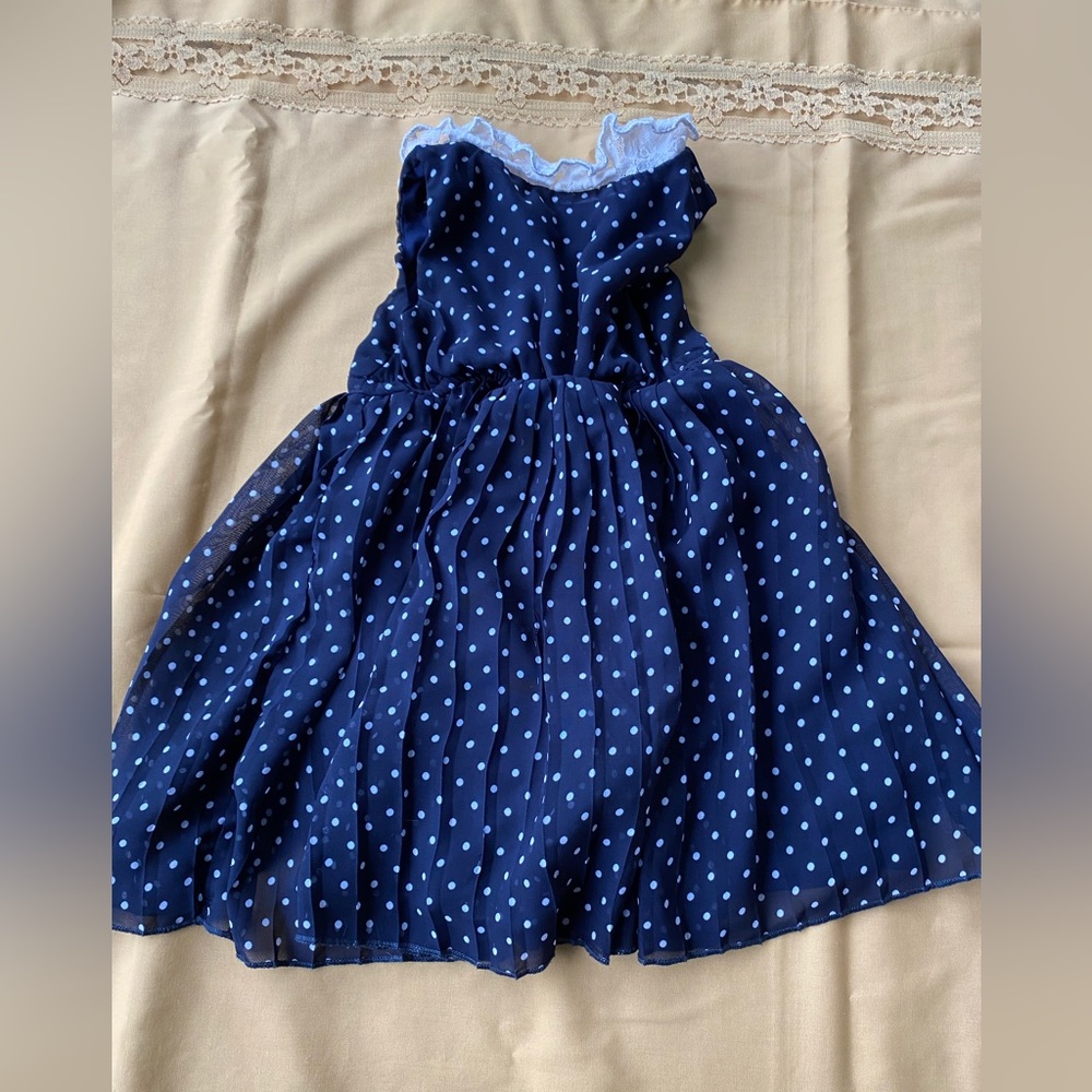 24 month Vintage blue and white polka dot dress, lace collar.  VGUC. - Picture 4 of 4